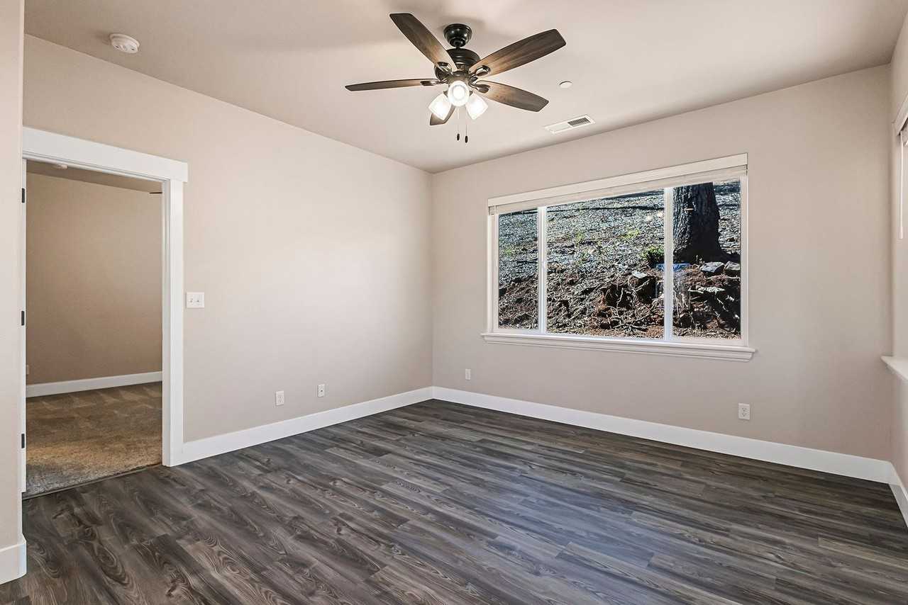 569 Valstream Dr - Photo 5 of 16