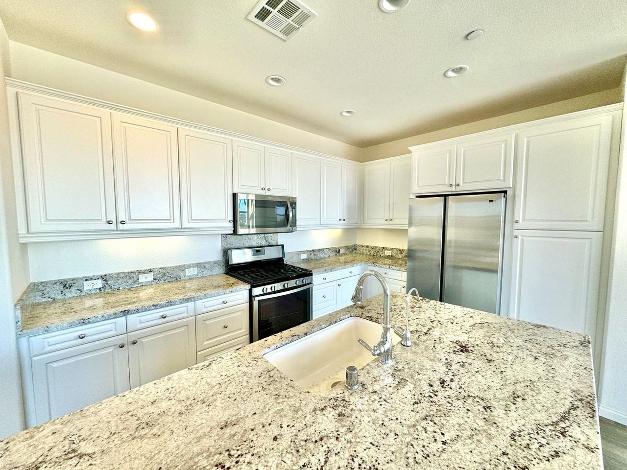 16181 Veridian Cir - Photo 2 of 27