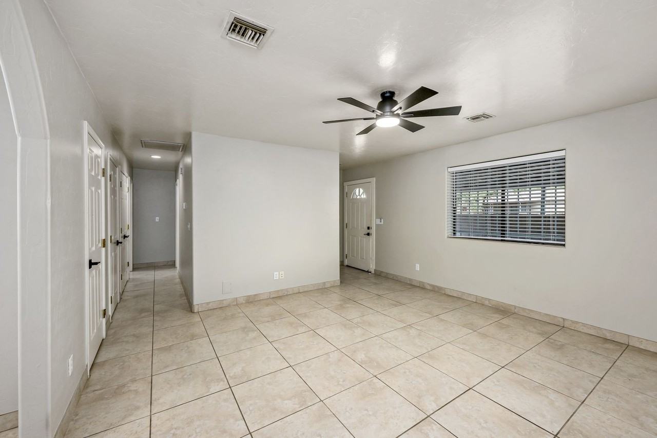 1700 E 9th St #B - Photo 5 of 22