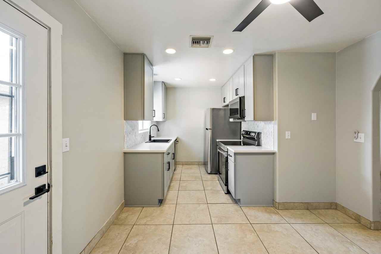 1700 E 9th St #B - Photo 7 of 22