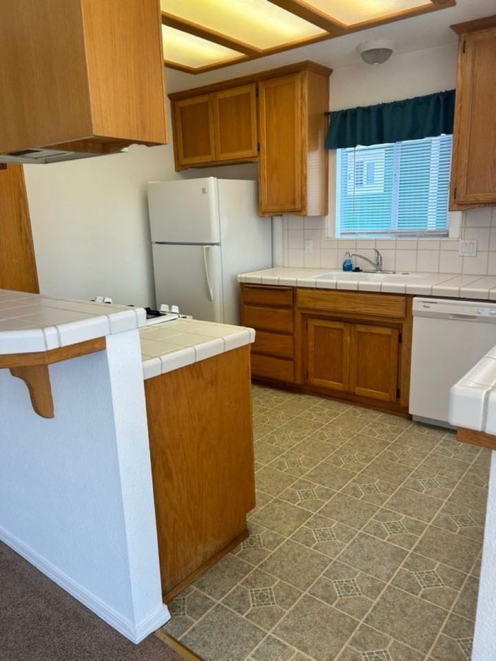 371 Island St - Photo 3 of 23