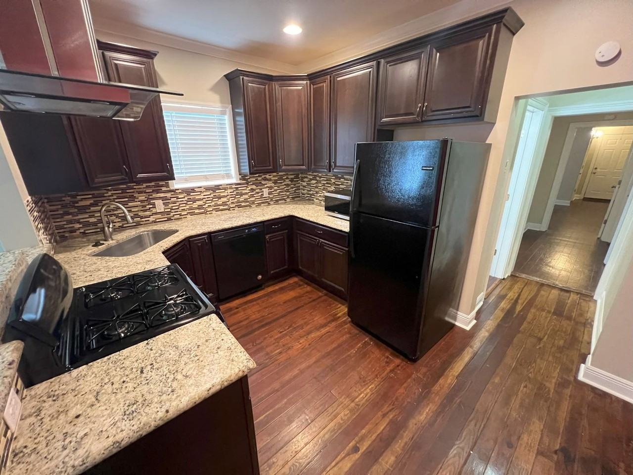 343 Avenue C - Photo 3 of 20