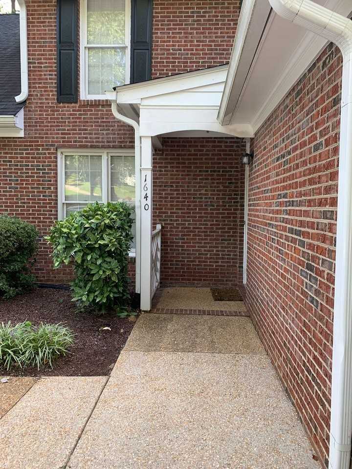 1640 Village Glenn Dr - Photo 2 of 20