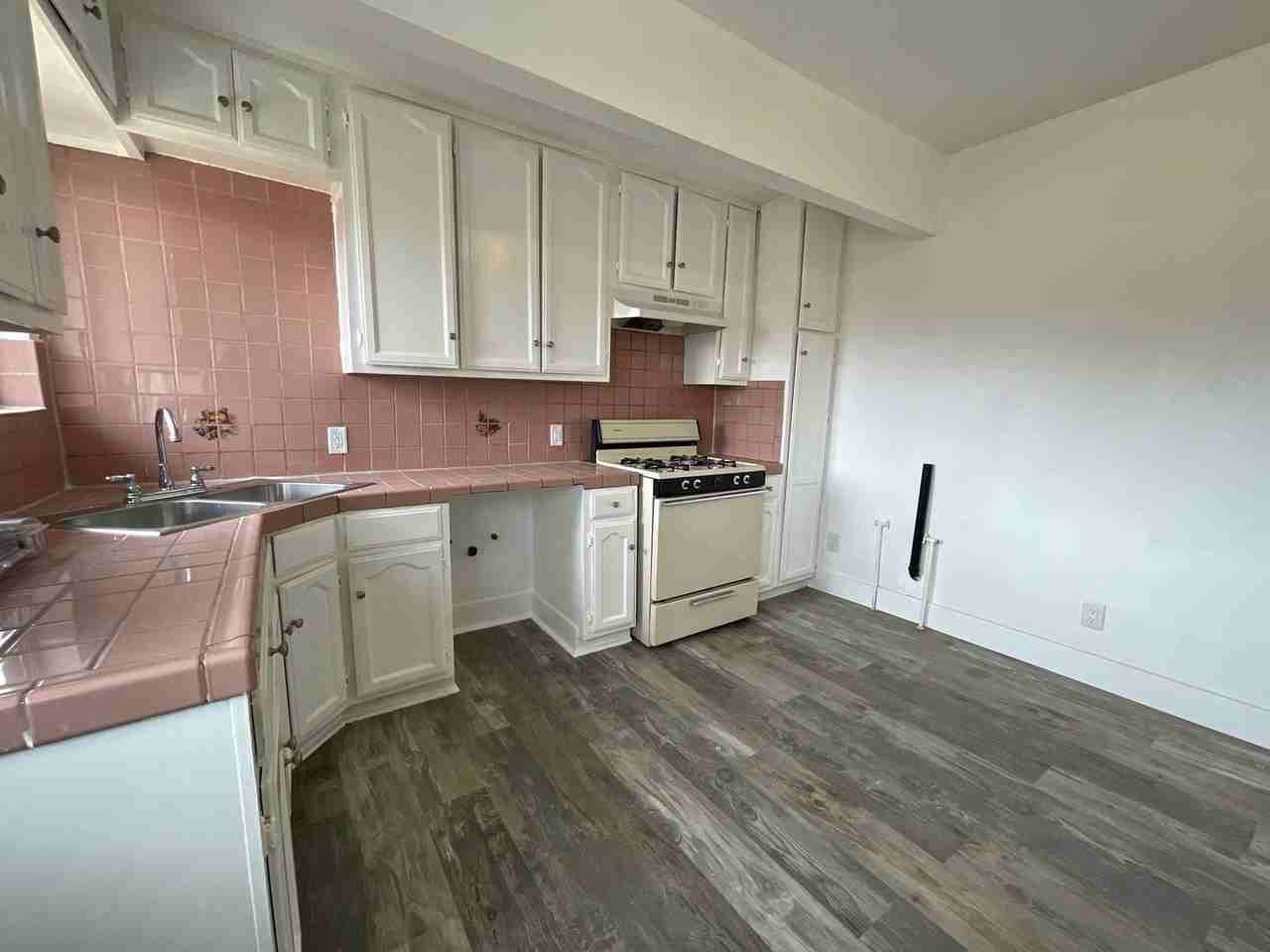 845 W. 75th St. - Photo 3 of 23