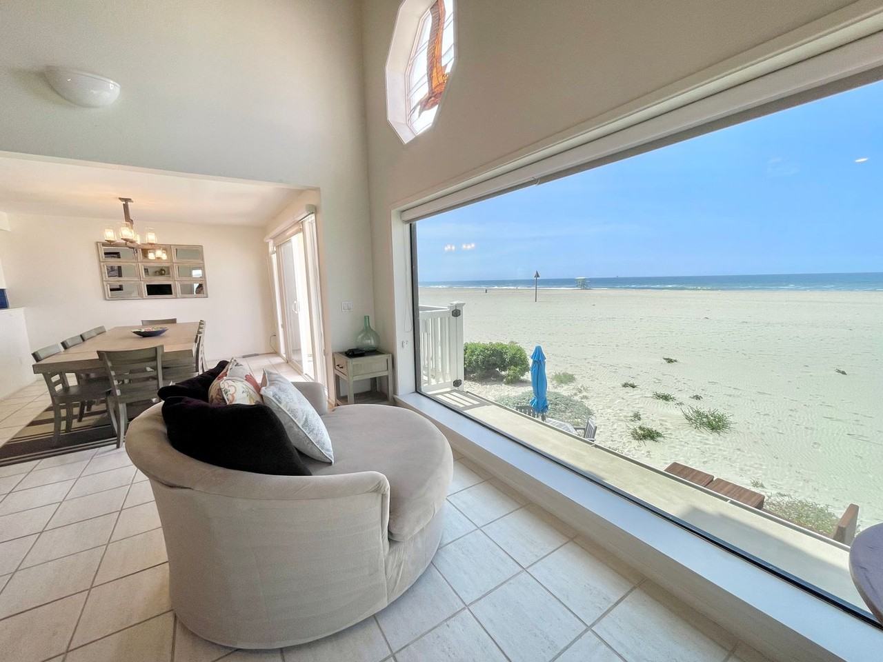 4025 Ocean Dr - Photo 7 of 34