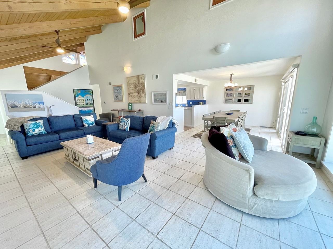 4025 Ocean Dr - Photo 6 of 34