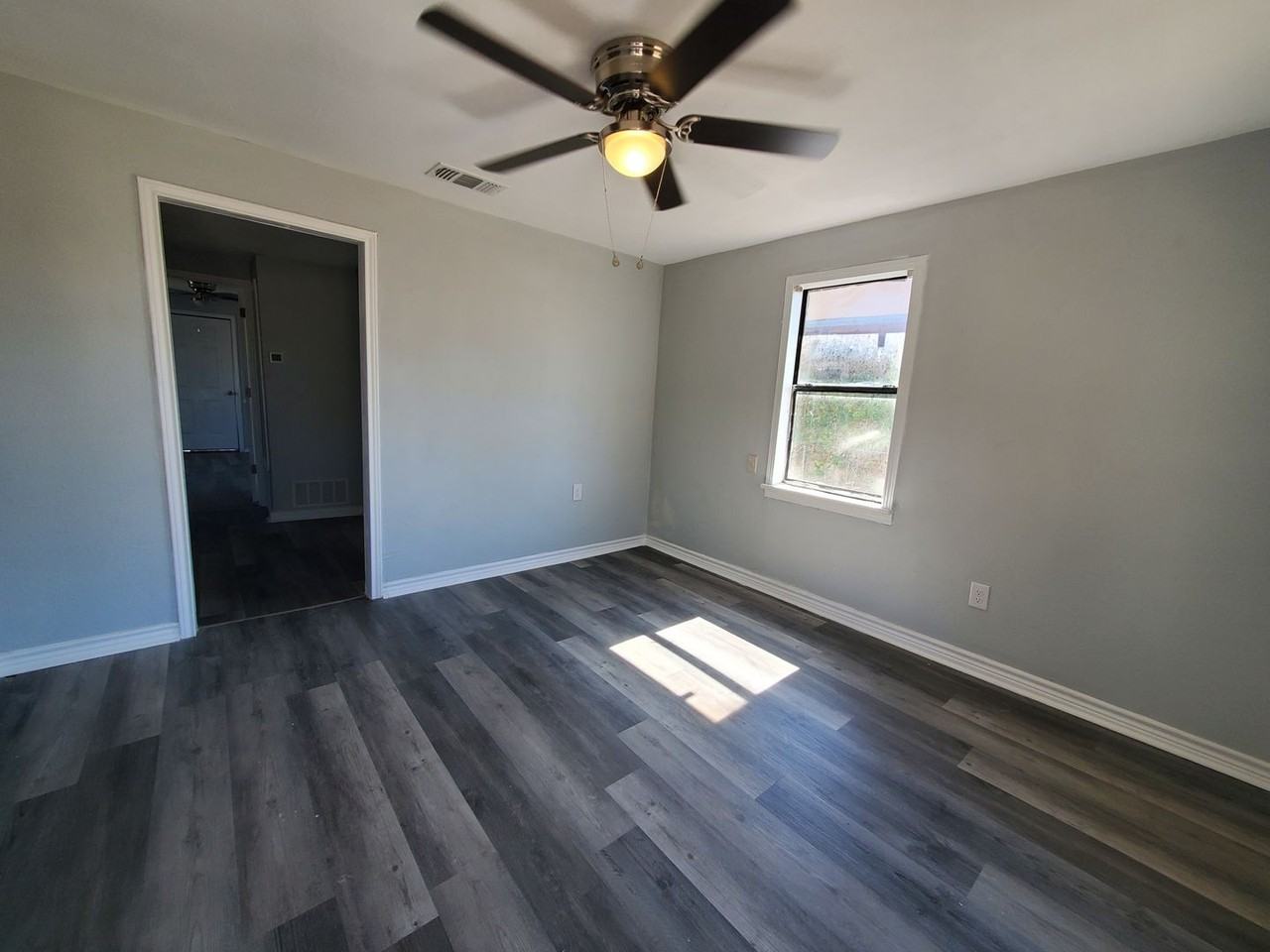2812 N Farr St - Photo 4 of 10