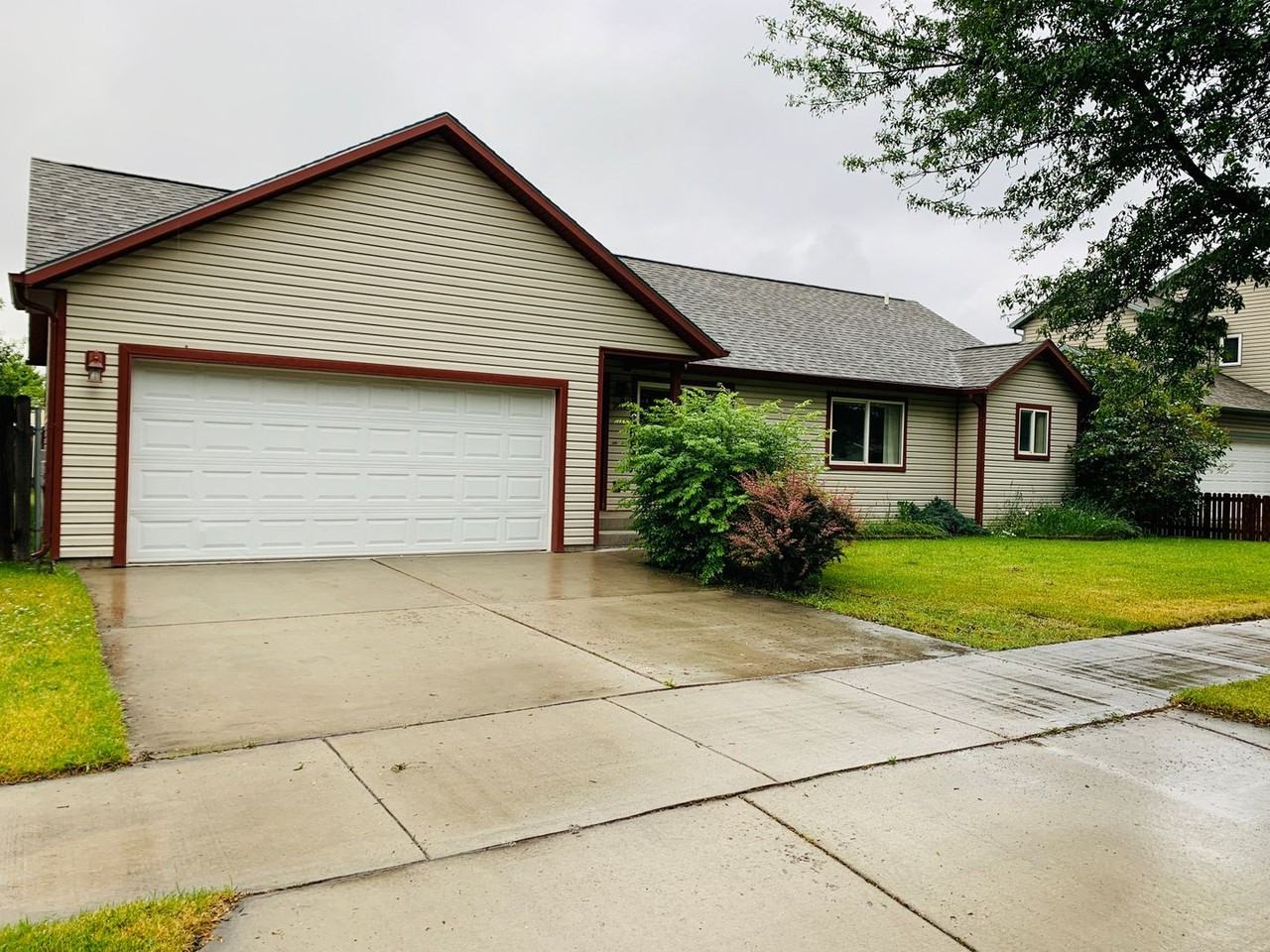 3080 Sheffield Dr - Photo 2 of 17