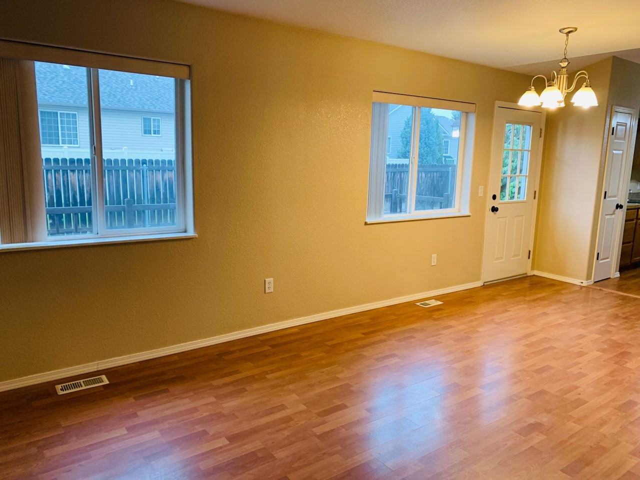 3080 Sheffield Dr - Photo 4 of 17
