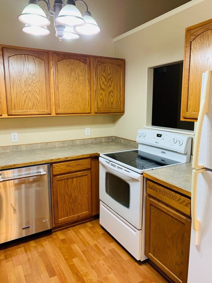 3080 Sheffield Dr - Photo 6 of 17
