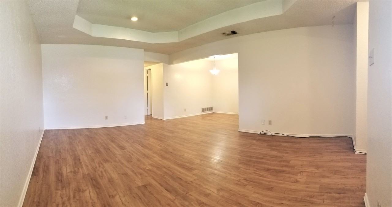 6702 S Creek Dr - Photo 2 of 11