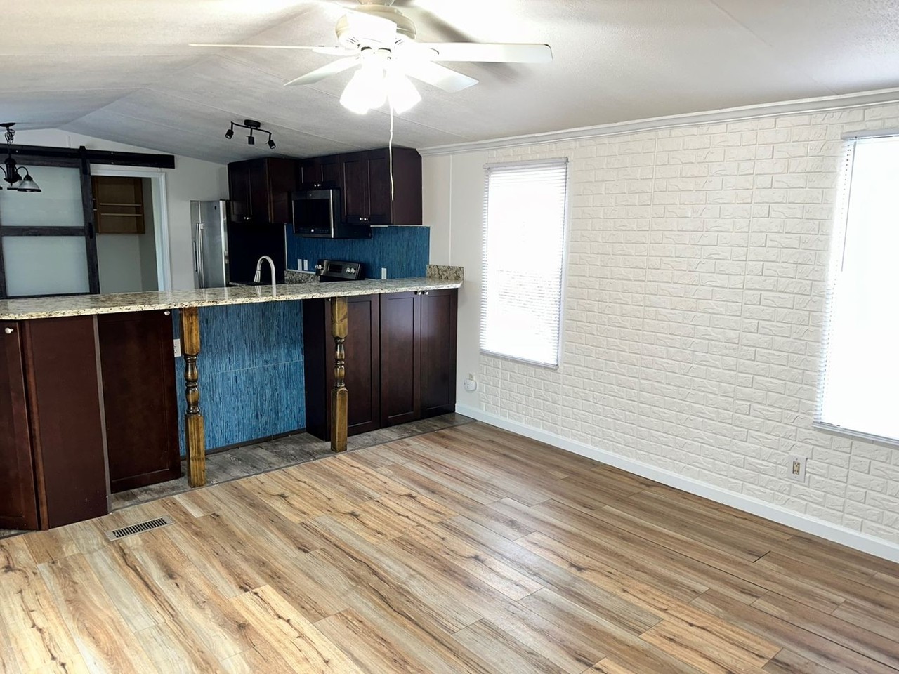 21753 Landwood Trl - Photo 3 of 12