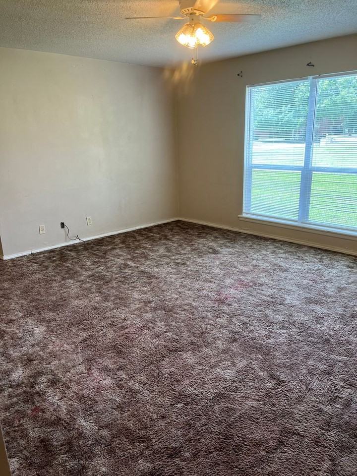 The Oak Apartment - Photo 3 of 7