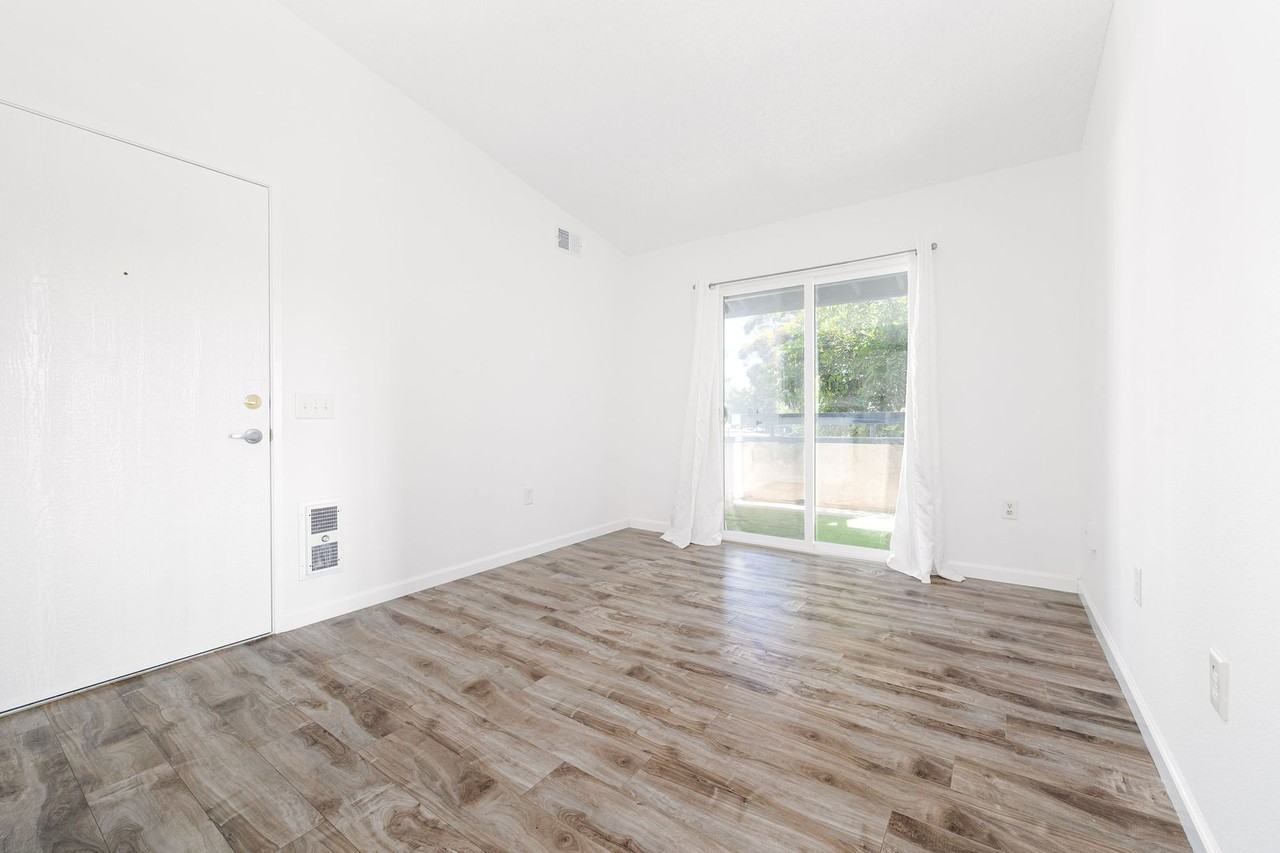 855 W San Ysidro Blvd #02 - Photo 2 of 14