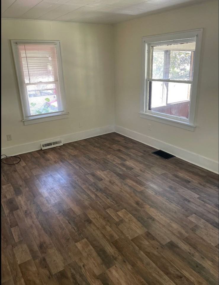 677 Virginia Ave - Photo 5 of 17