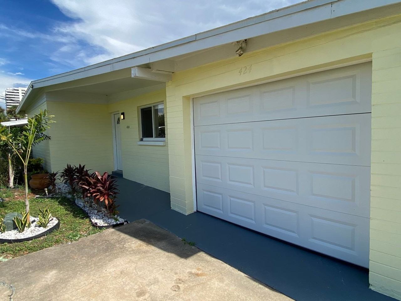 424 Manhattan Ave - Photo 3 of 28