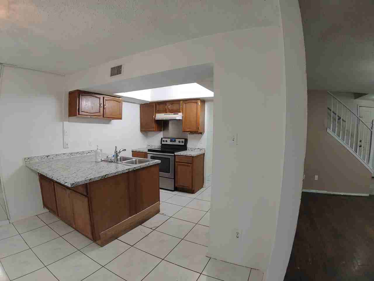 401 San Mateo Dr - Photo 2 of 25