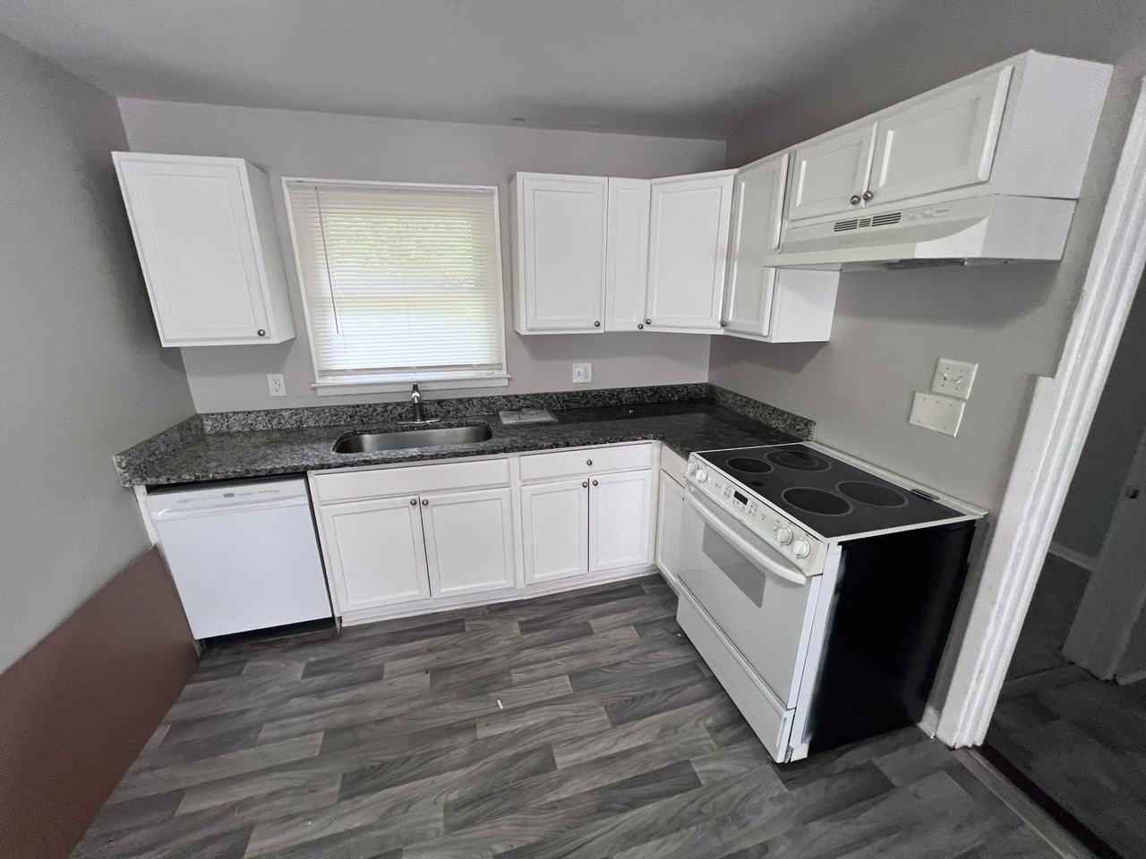 5402 Nations Ford Rd - Photo 3 of 17