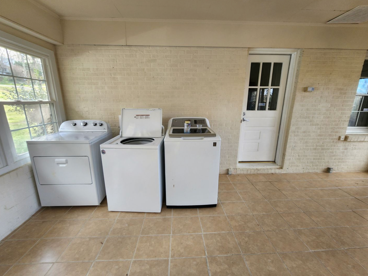 33 Edith Avenue - Photo 7 of 50