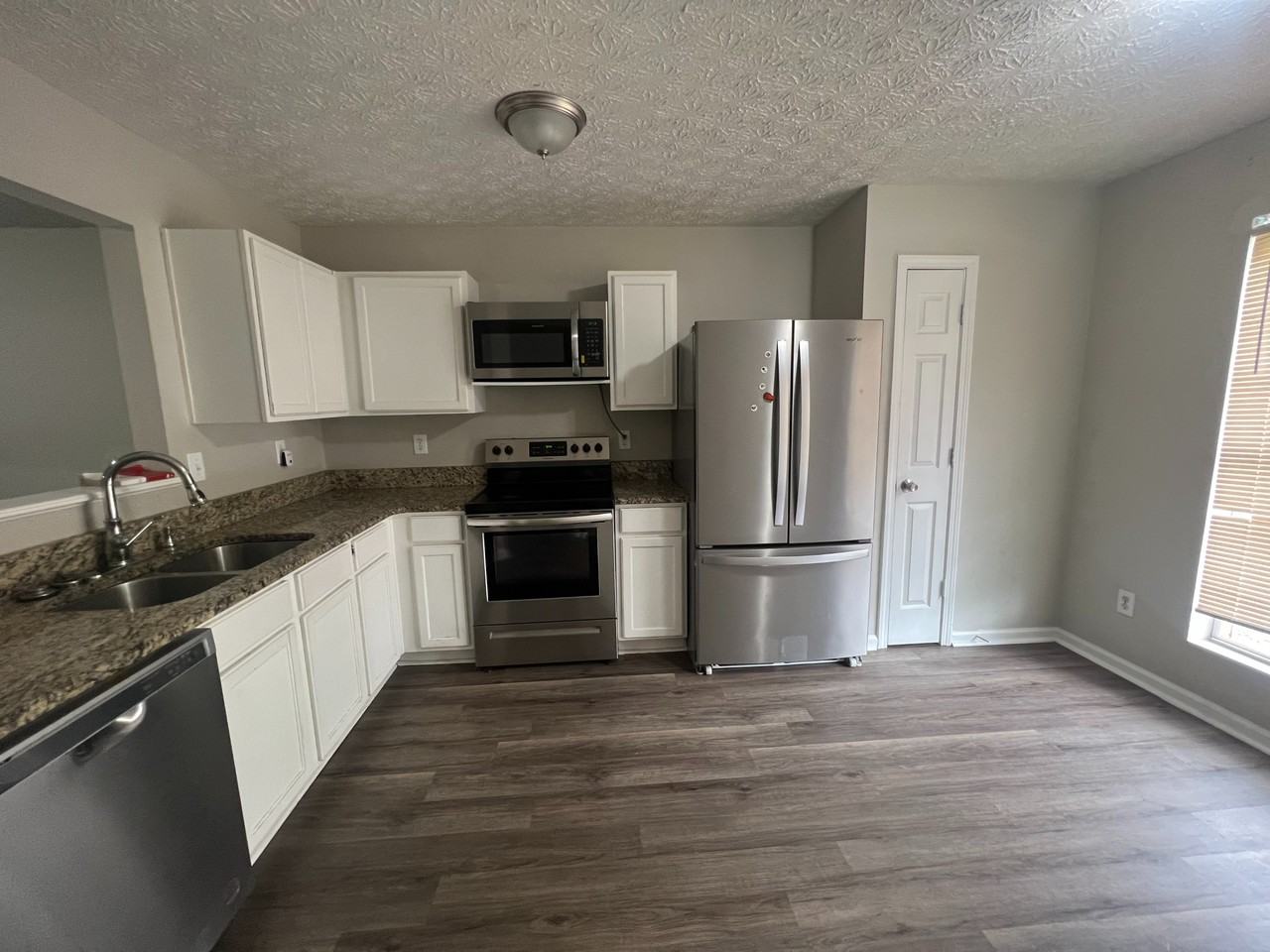 3833 Waldrop Ln - Photo 5 of 23