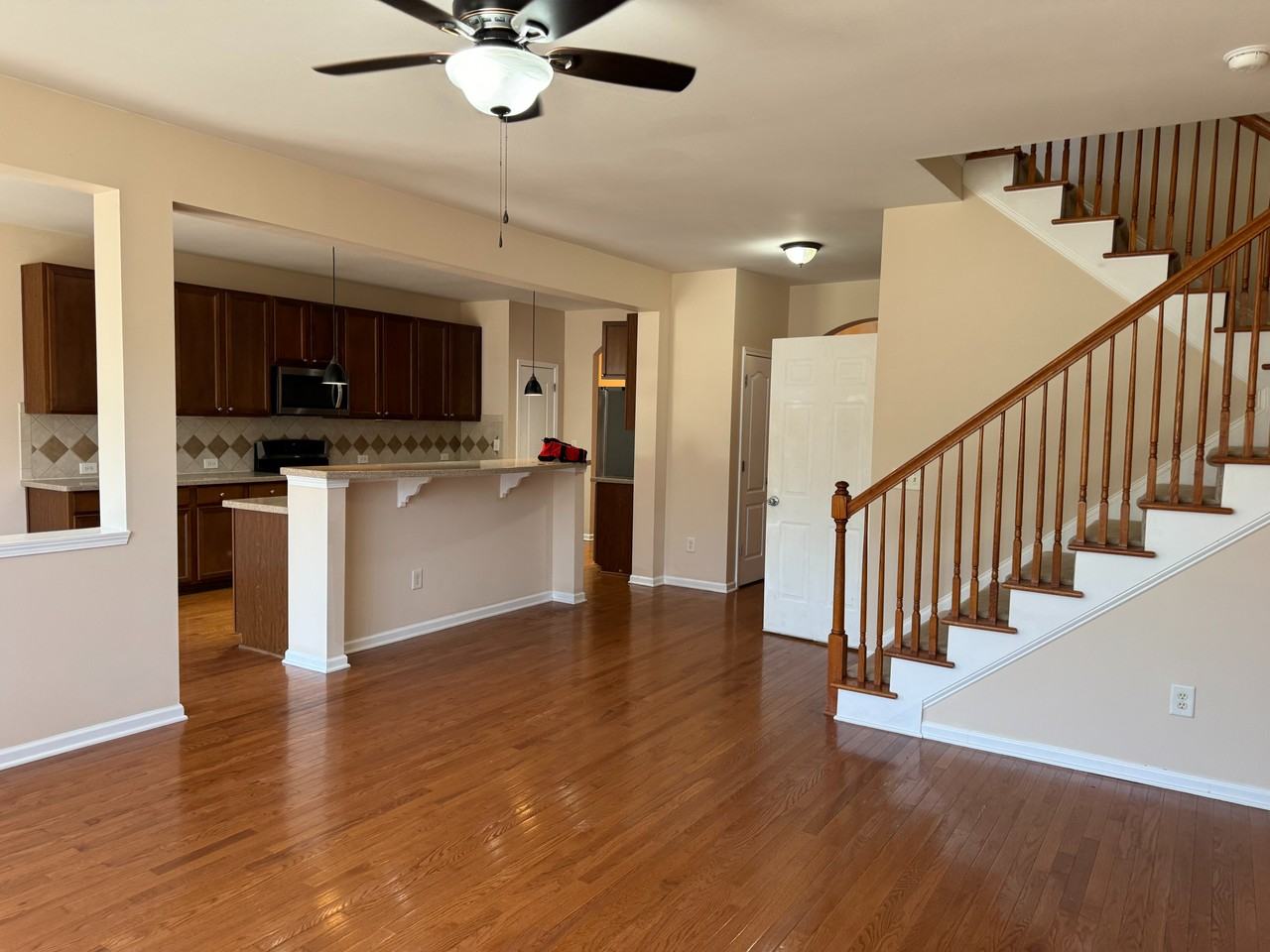 2700 Kinsley Pl - Photo 2 of 27