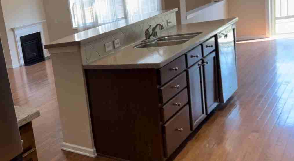 2700 Kinsley Pl - Photo 3 of 27