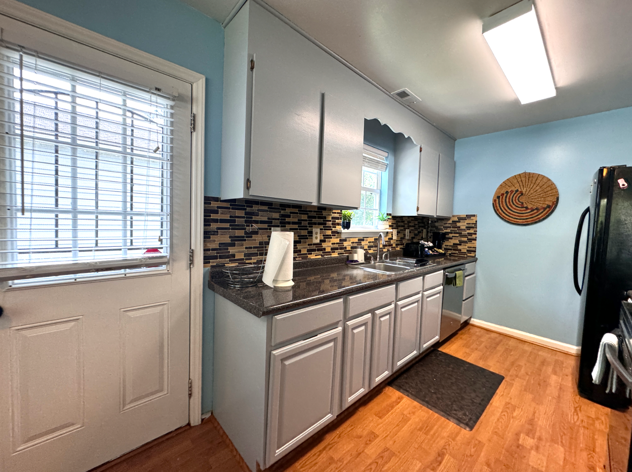 1113 Lancaster St - Photo 3 of 34