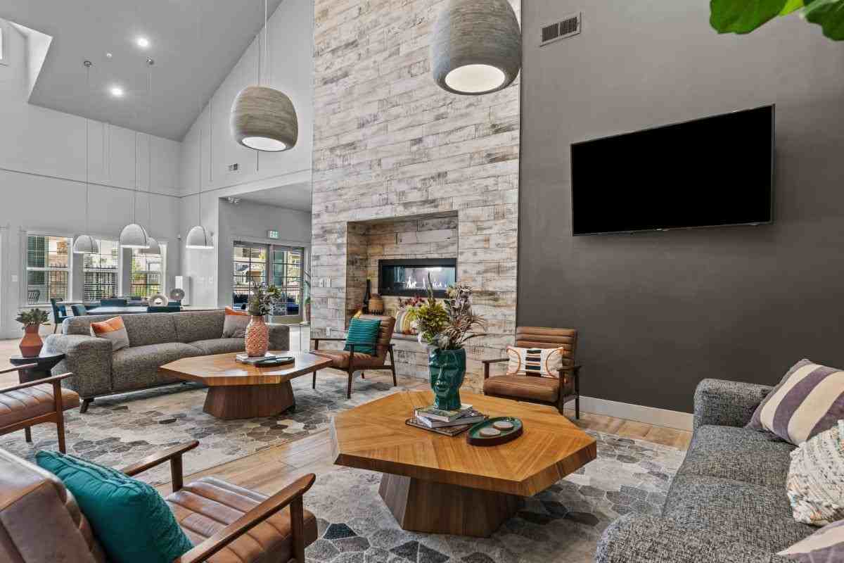 4909 N Elsinore Ave - Photo 3 of 26