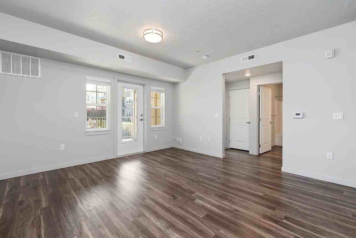 4909 N Elsinore Ave - Photo 6 of 26