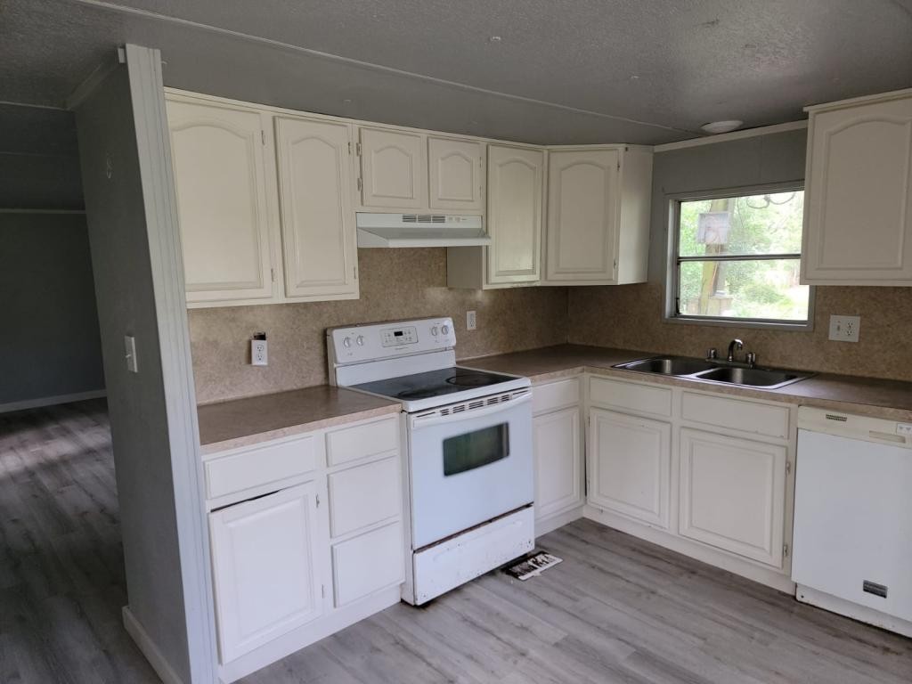 1130 Woodrow St - Photo 5 of 9