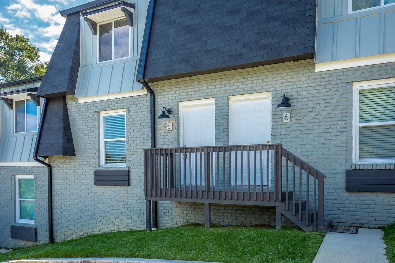 4405 Delashmitt Road: Modern Living in Hixson - Photo 4 of 32