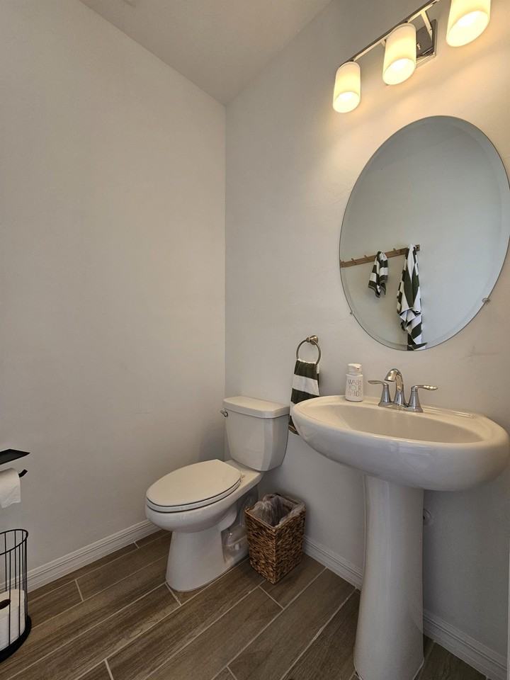 5943 Sunningdale St - Photo 3 of 50