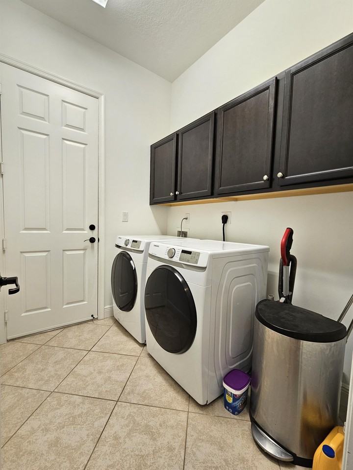 5253 Messina St - Photo 4 of 46