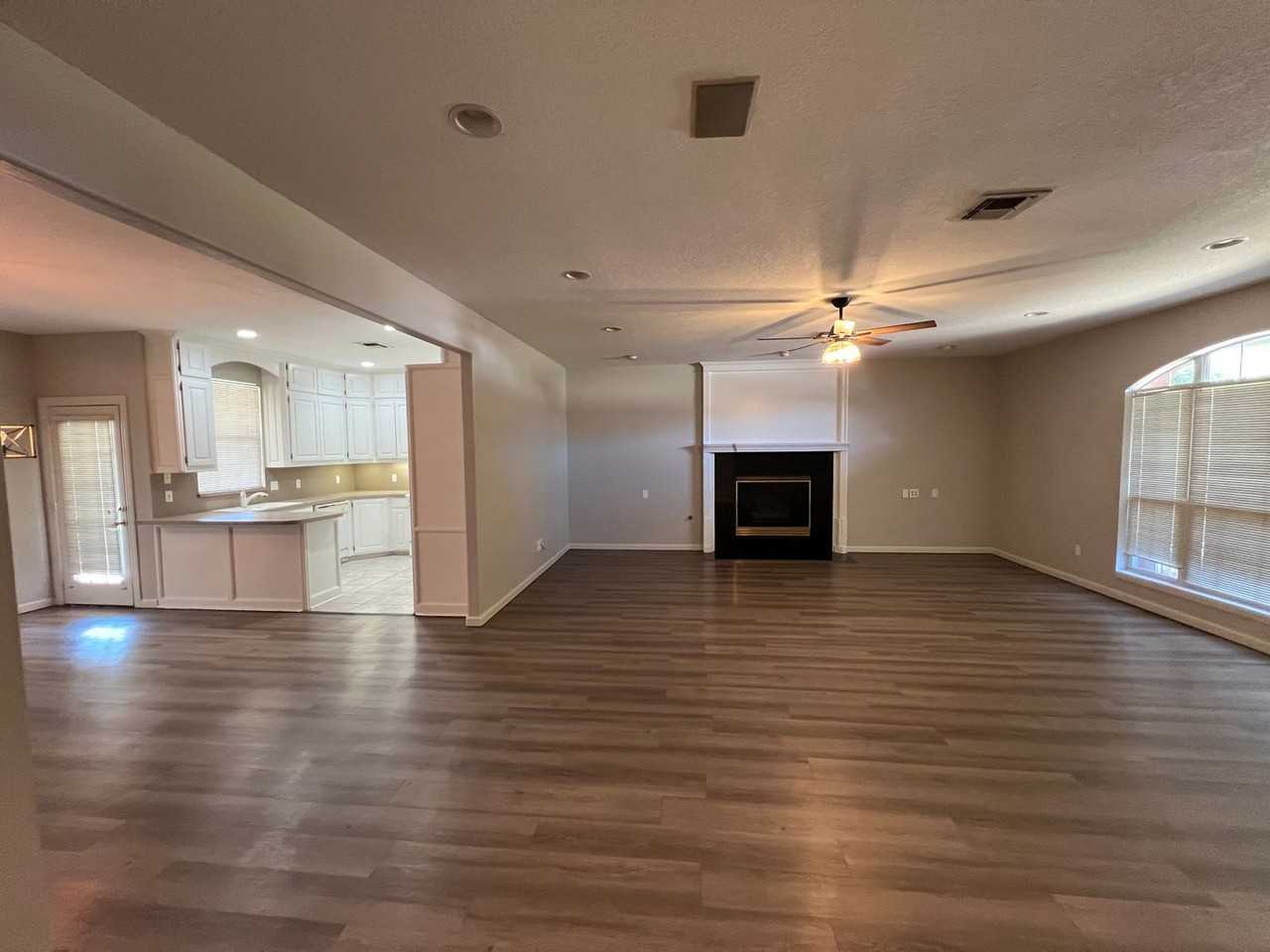 2212 Sw 93rd St - Photo 4 of 29