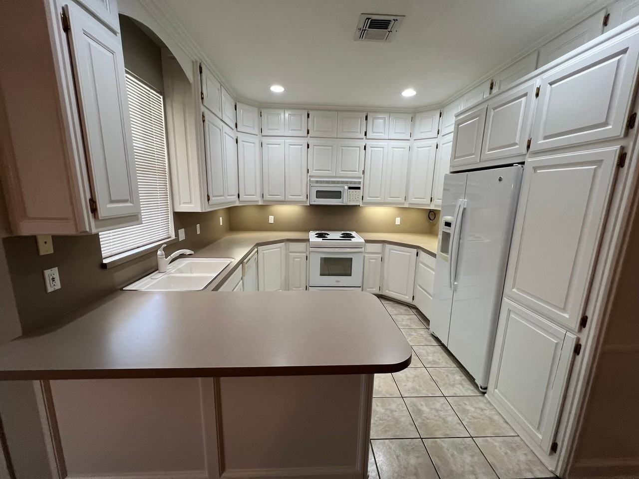 2212 Sw 93rd St - Photo 7 of 29