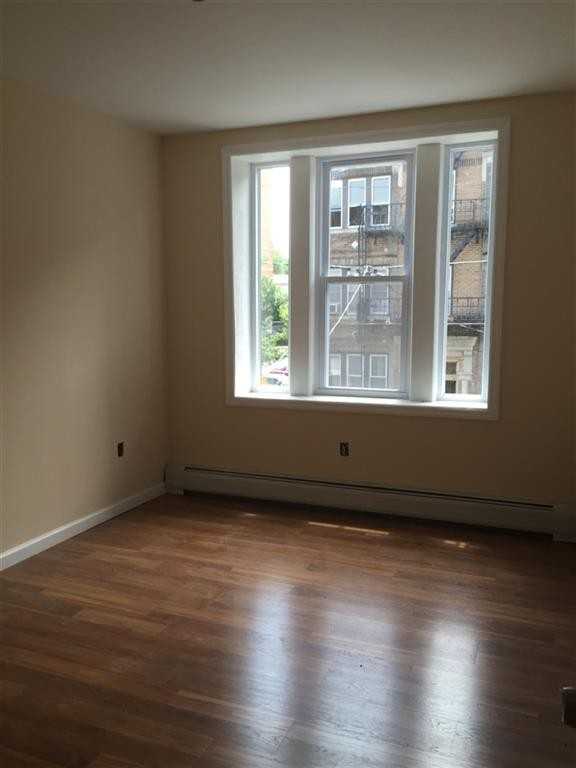 275 Monticello Ave - Photo 3 of 5