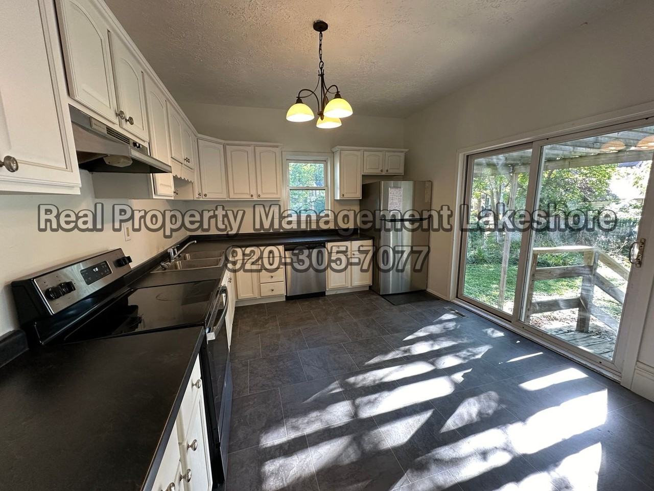 669 Franklin St - Photo 2 of 25
