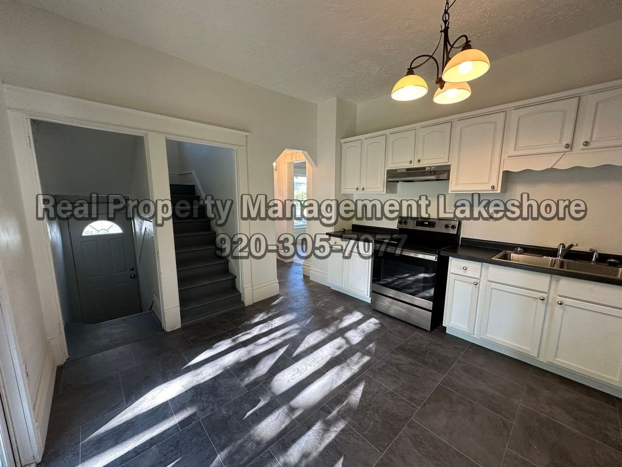 669 Franklin St - Photo 3 of 25