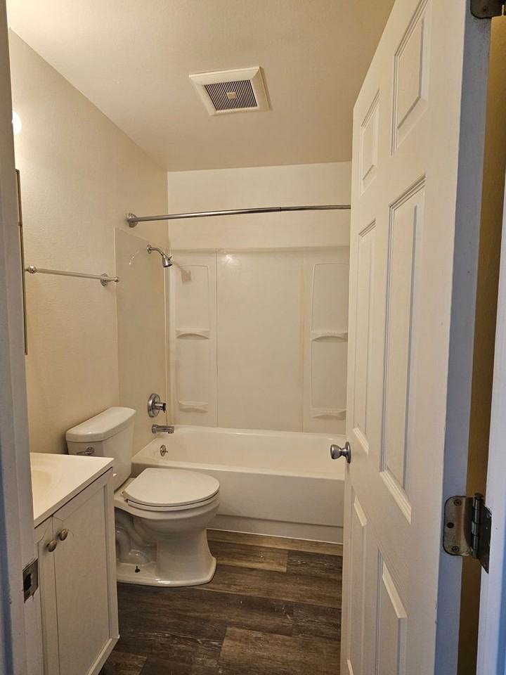 S815 - Star Apartments - Photo 5 of 14