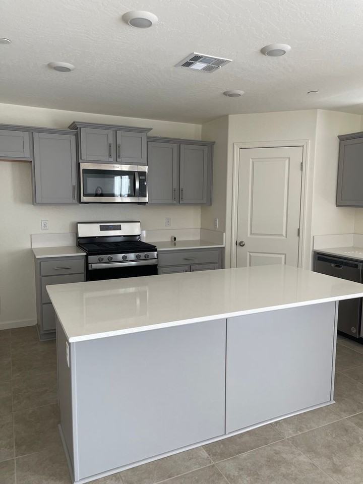 2251 Craig Ct - Photo 3 of 31