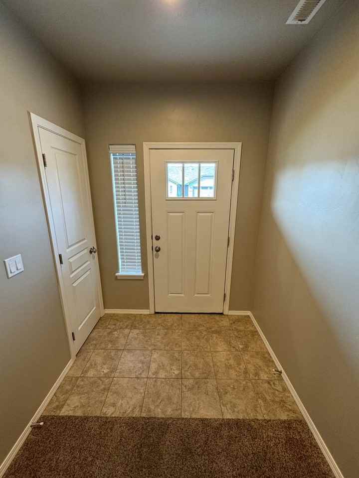 511 Diamond Lake St - Photo 3 of 50