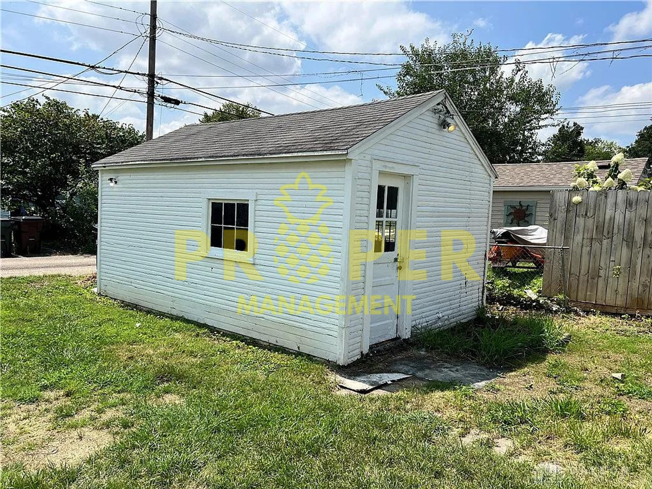 1432 Melrose Ave - Photo 4 of 14