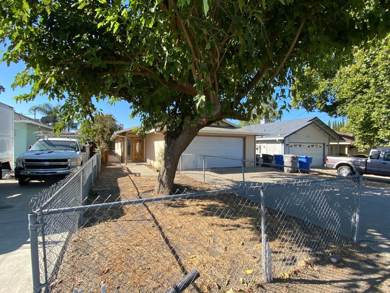 1420 Bell Ave - Photo 3 of 16