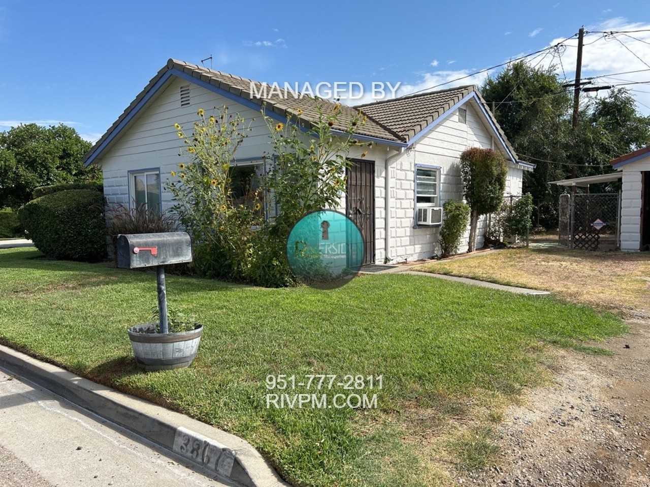 3867 Dykes Ln - Photo 2 of 36