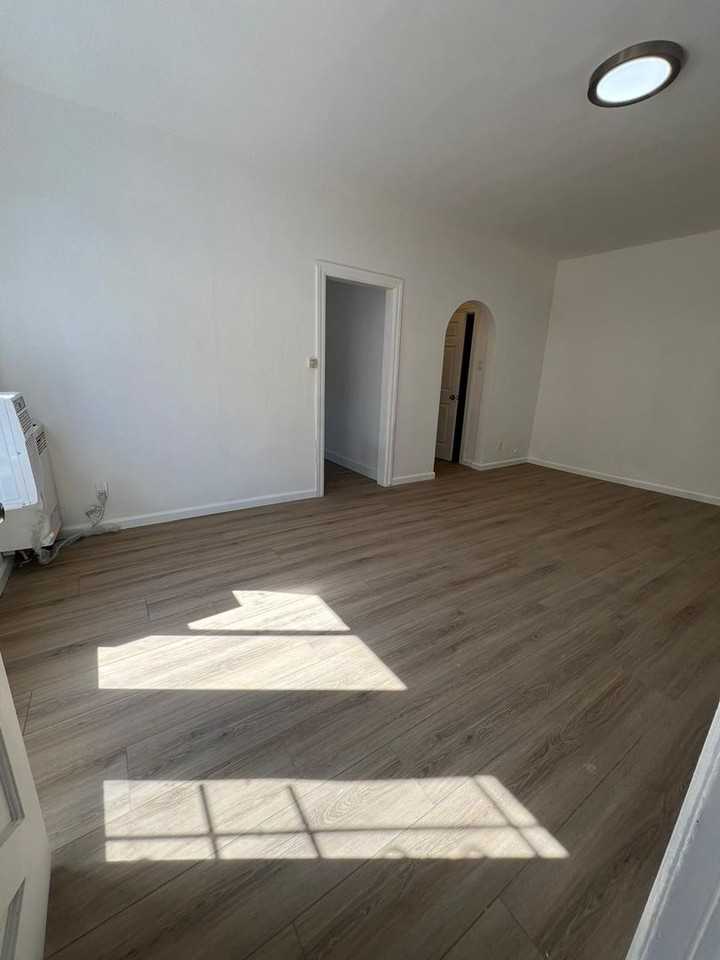 Virgil-Burns - Photo 2 of 11