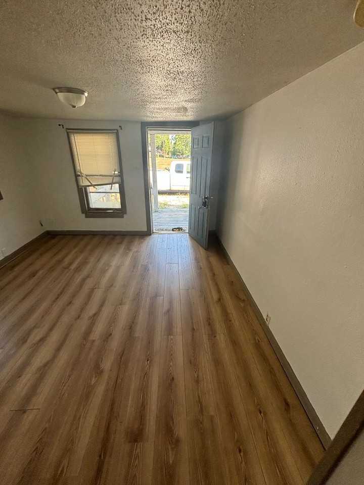 1602 Park St - Photo 3 of 8