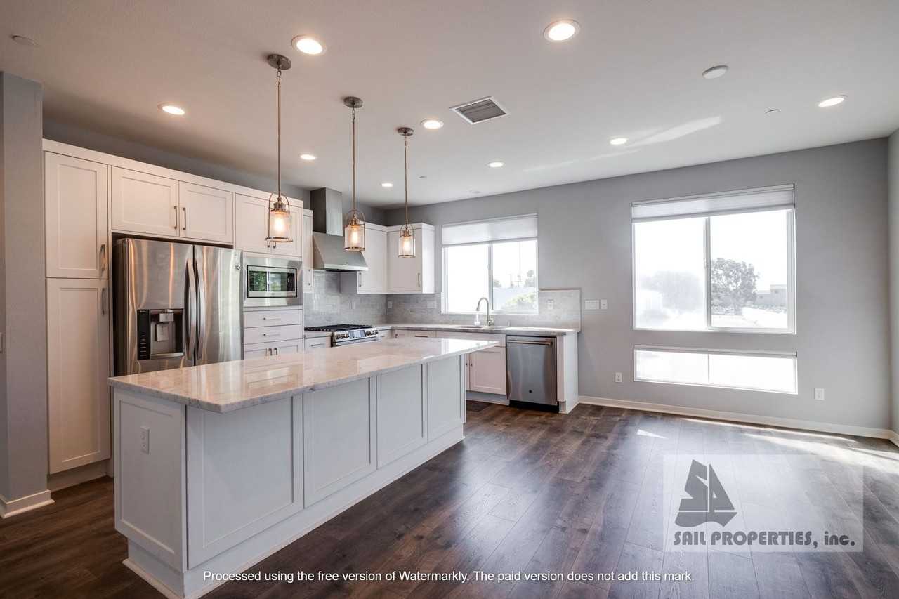1039 Leece Dr - Photo 3 of 17