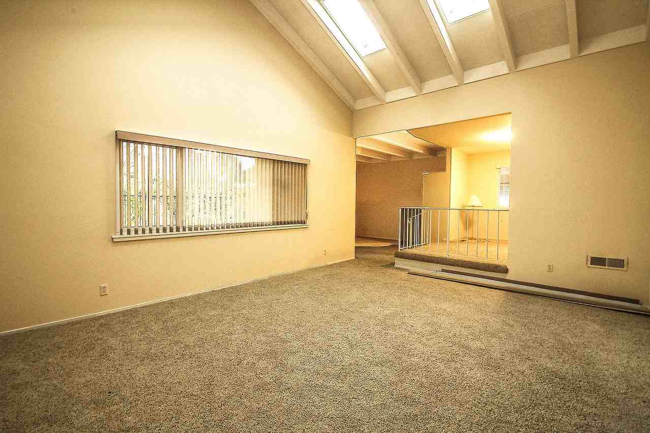 843 Commons Dr - Photo 2 of 12