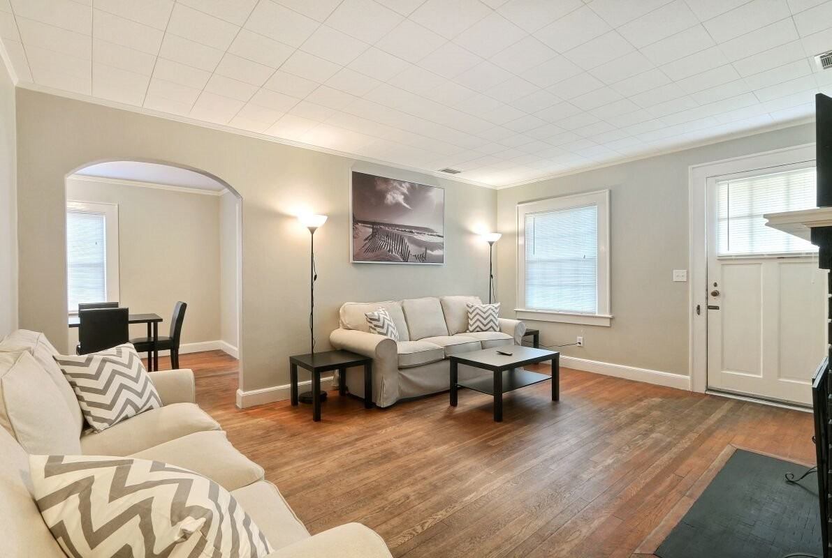 2105 E 41st St - Photo 2 of 13