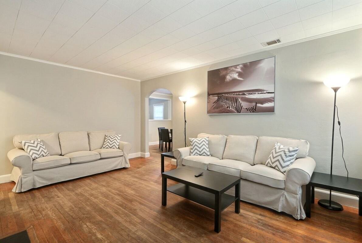 2105 E 41st St - Photo 3 of 13